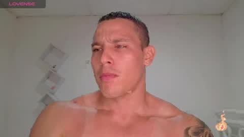 Snapshot of maxwel949813 chatting on 04/08/26, 01:27 Max online show from 04/08/26, 01:27