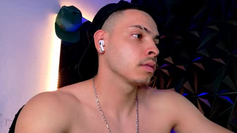 MAX online show from 10/05/25, 04:33