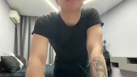 Snapshot of maxwoolf chatting on 04/18/26, 05:17 Max online show from 04/18/26, 05:17
