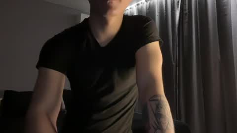 Snapshot of maxwoolf chatting on 04/19/26, 06:10 Max online show from 04/19/26, 06:10