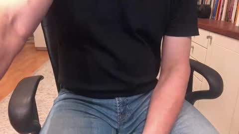 Max online show from 10/23/25, 06:23