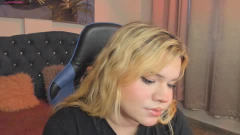 Maxine Minx online show from 02/04/25, 11:38