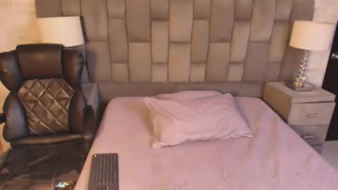 Maxine Minx online show from 11/05/25, 06:13