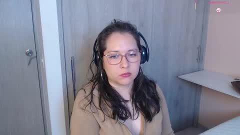 Snapshot of may_bloom chatting on 10/04/25, 02:09 May online show from 10/04/25, 02:09