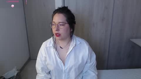 Snapshot of may_bloom chatting on 10/05/25, 02:32 May online show from 10/05/25, 02:32