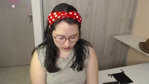 Snapshot of may_bloom chatting on 10/09/25, 09:35 May online show from 10/09/25, 09:35