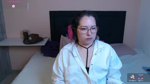 Snapshot of may_bloom chatting on 10/21/25, 03:07 May online show from 10/21/25, 03:07