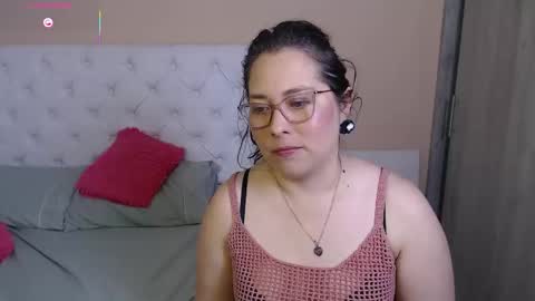 Snapshot of may_bloom chatting on 12/04/25, 03:05 May online show from 12/04/25, 03:05