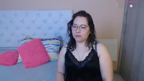 Snapshot of may_bloom chatting on 01/05/26, 08:34 May online show from 01/05/26, 08:34