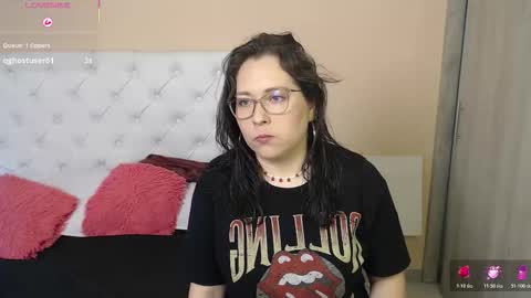 Snapshot of may_bloom chatting on 01/08/26, 06:32 May online show from 01/08/26, 06:32