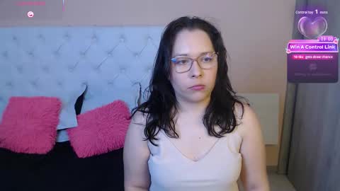 Snapshot of may_bloom chatting on 01/12/26, 08:25 May online show from 01/12/26, 08:25