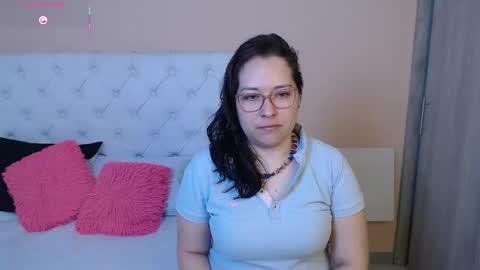 Snapshot of may_bloom chatting on 01/13/26, 07:08 May online show from 01/13/26, 07:08