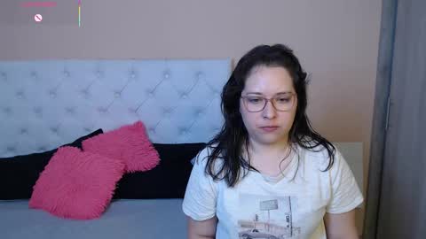 Snapshot of may_bloom chatting on 01/17/26, 12:59 May online show from 01/17/26, 12:59