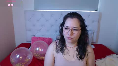 Snapshot of may_bloom chatting on 02/13/26, 07:32 May online show from 02/13/26, 07:32