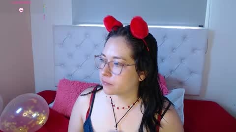 Snapshot of may_bloom chatting on 02/15/26, 05:20 May online show from 02/15/26, 05:20