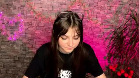Snapshot of may_rollins chatting on 05/07/26, 05:29 may online show from 05/07/26, 05:29