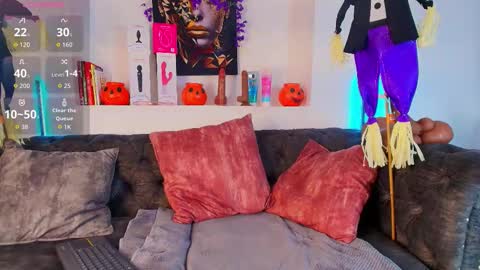 Snapshot of may_wood chatting on 10/22/25, 11:43 may_wood online show from 10/22/25, 11:43