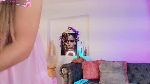 Snapshot of may_wood chatting on 11/07/25, 11:43 may_wood online show from 11/07/25, 11:43