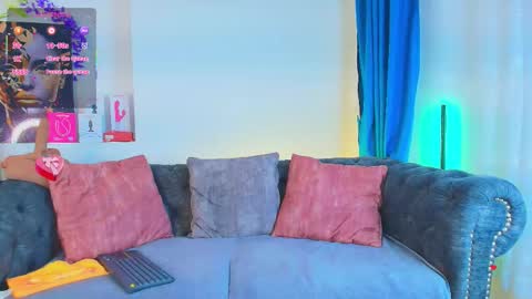 Snapshot of may_wood chatting on 11/30/25, 12:09 may_wood online show from 11/30/25, 12:09