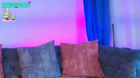 Snapshot of may_wood chatting on 12/04/25, 12:03 may_wood online show from 12/04/25, 12:03