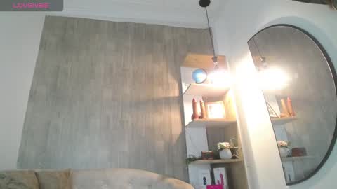 Snapshot of may_wood chatting on 03/18/26, 12:08 may_wood online show from 03/18/26, 12:08