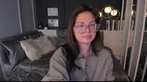 Snapshot of maya___muse chatting on 05/18/26, 02:34 Maya online show from 05/18/26, 02:34