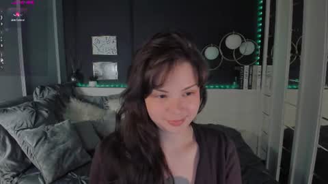 Snapshot of maya___muse chatting on 06/17/26, 02:18 Maya online show from 06/17/26, 02:18