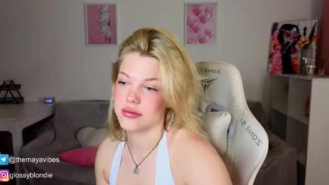 Snapshot of maya_blonde18 chatting on 03/23/26, 03:21 Maya online show from 03/23/26, 03:21