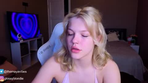 Snapshot of maya_blonde18 chatting on 03/29/26, 03:39 Maya online show from 03/29/26, 03:39