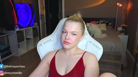 Snapshot of maya_blonde18 chatting on 03/30/26, 03:29 Maya online show from 03/30/26, 03:29