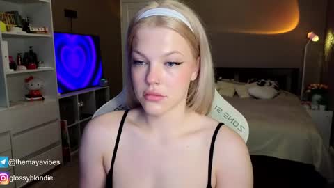 Snapshot of maya_blonde18 chatting on 04/05/26, 03:26 Maya online show from 04/05/26, 03:26