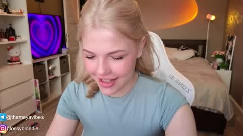 Snapshot of maya_blonde18 chatting on 04/08/26, 03:39 Maya online show from 04/08/26, 03:39