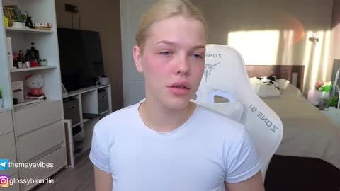 Snapshot of maya_blonde18 chatting on 05/03/26, 03:34 Maya online show from 05/03/26, 03:34