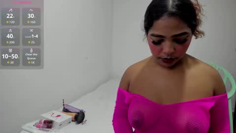 Snapshot of maya_graham_ chatting on 10/05/25, 03:05 Maya online show from 10/05/25, 03:05