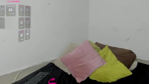 Snapshot of maya_graham_ chatting on 06/11/26, 04:10 Maya online show from 06/11/26, 04:10
