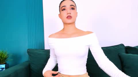 Maya online show from 09/11/25, 02:28