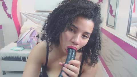 Snapshot of mayaa_ross chatting on 12/19/24, 06:56 Maya online show from 12/19/24, 06:56