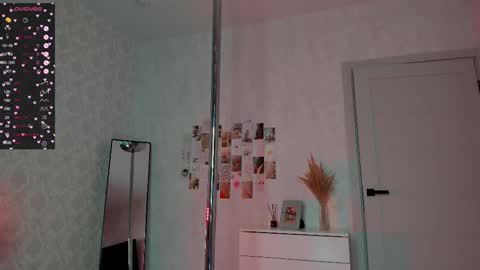 Snapshot of mayabach69 chatting on 10/06/25, 12:35 Maya online show from 10/06/25, 12:35