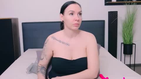 Snapshot of mayacruise chatting on 02/20/26, 10:16 MayaCruise online show from 02/20/26, 10:16