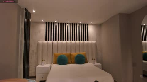 M A Y A    H O F F M A N online show from 11/20/25, 11:10