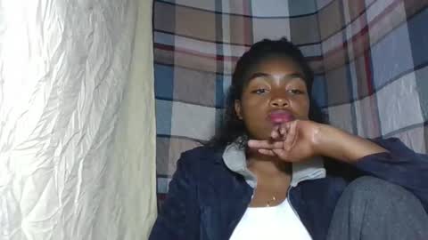 Snapshot of mayajadorelie chatting on 09/13/25, 01:22 charlesia online show from 09/13/25, 01:22