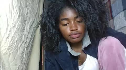 Snapshot of mayajadorelie chatting on 09/14/25, 09:08 charlesia online show from 09/14/25, 09:08