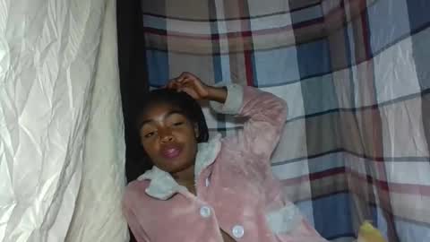 Snapshot of mayajadorelie chatting on 09/22/25, 10:34 charlesia online show from 09/22/25, 10:34