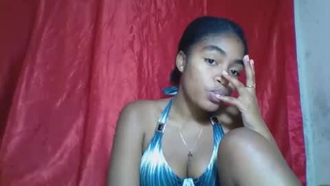 Snapshot of mayajadorelie chatting on 10/23/25, 08:24 charlesia online show from 10/23/25, 08:24