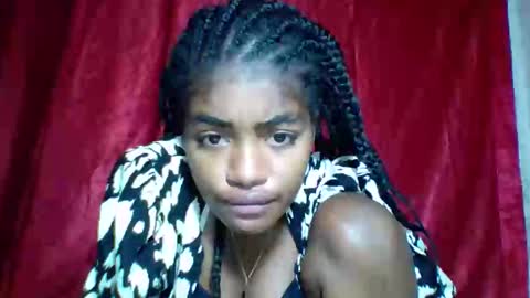 Snapshot of mayajadorelie chatting on 10/26/25, 01:44 charlesia online show from 10/26/25, 01:44