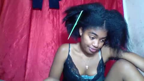 Snapshot of mayajadorelie chatting on 10/29/25, 11:01 charlesia online show from 10/29/25, 11:01