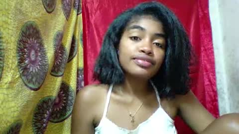 Snapshot of mayajadorelie chatting on 11/25/25, 07:41 charlesia online show from 11/25/25, 07:41