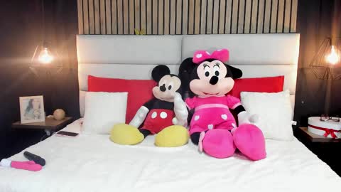 Snapshot of mayarusell01 chatting on 03/11/25, 12:17 Nicolle Ruselle Hello my lovely schedule for great fun from 630 am and end 800 pm Colombian time I wait for you online show from 03/11/25, 12:17