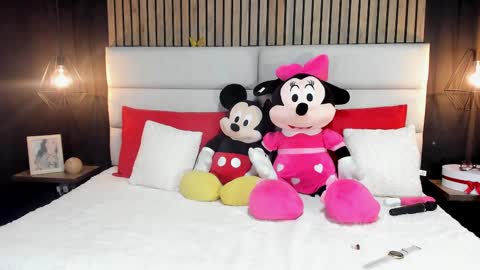 Snapshot of mayarusell01 chatting on 03/11/25, 07:03 Nicolle Ruselle Hello my lovely schedule for great fun from 630 am and end 800 pm Colombian time I wait for you online show from 03/11/25, 07:03