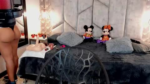 Snapshot of mayarusell01 chatting on 10/14/25, 12:17 Nicolle Ruselle Hello my lovely schedule for great fun from 630 am and end 800 pm Colombian time I wait for you online show from 10/14/25, 12:17